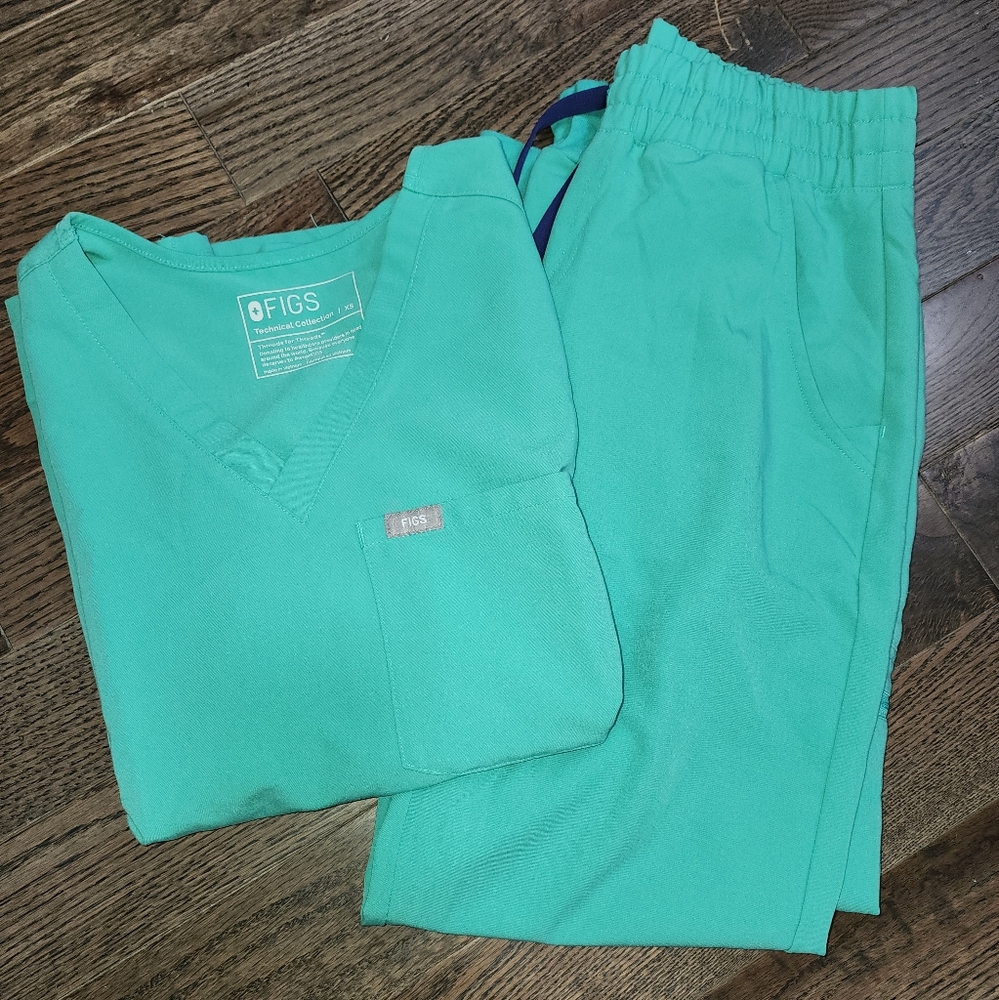 Figs Surgical Green Scrubs
